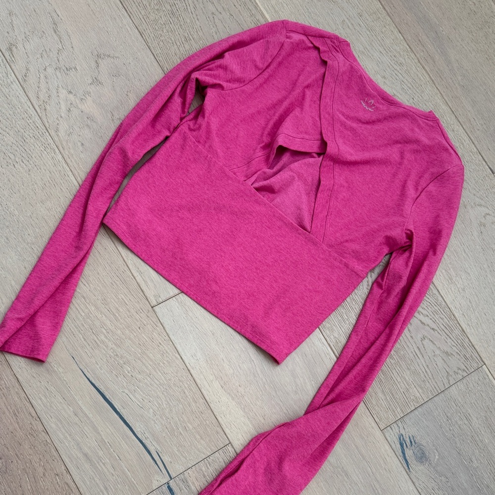 Beyond Yoga Fuchsia Long Sleeve Women's Top